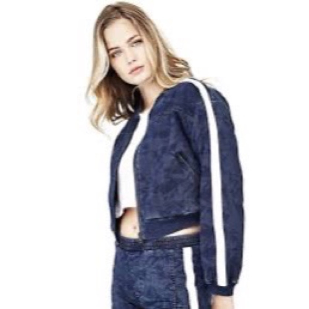 Guess denim outfit with white stripe